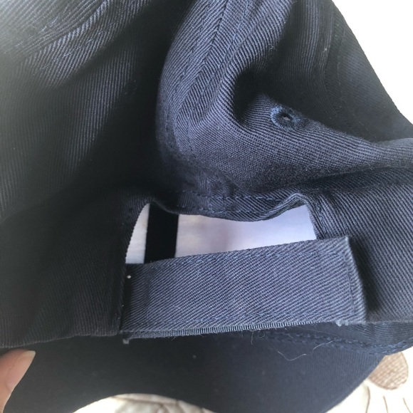 Marineland Canada Cap - Picture 4 of 6